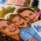Gros plan sur les diamants en résine d'un diamond painting personnalisé photo famille